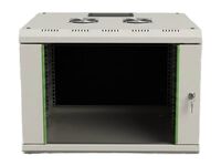 Schallgedämmter 19-Zoll-Wandserverschrank von Lehmann IT mit Glastür, nach der Montage aus der Frontansicht.